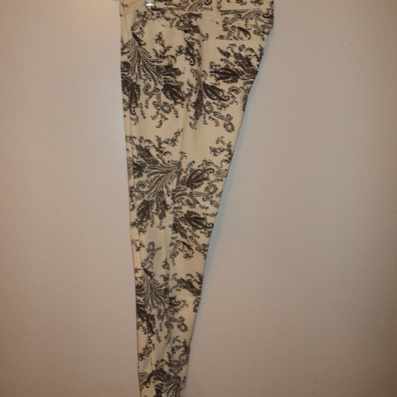 Love Denim 24/7 Women's Size 14W Tall Paisley Jeans Pant White Black - Picture 2 of 10